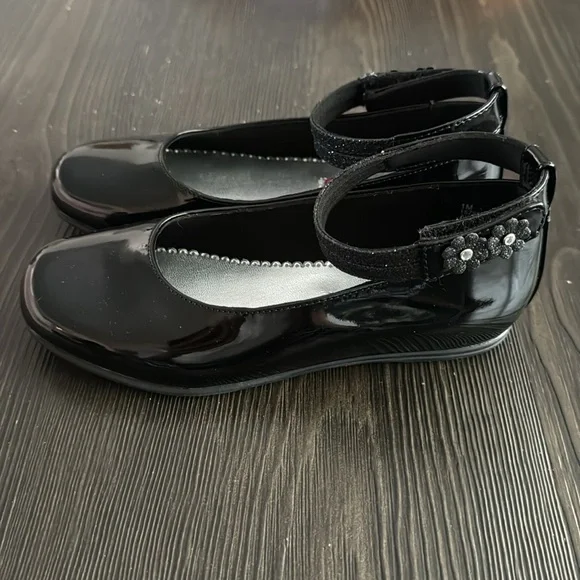 NWT Rachel Shoes Selene Black Patent Flats - Picture 2 of 5